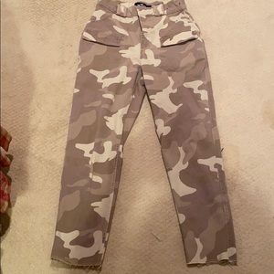 Hollister camo cargo pants small